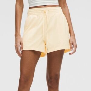 NWOT Lululemon Dance Studio HR Short 3.5” Butter Cream Yellow size 12